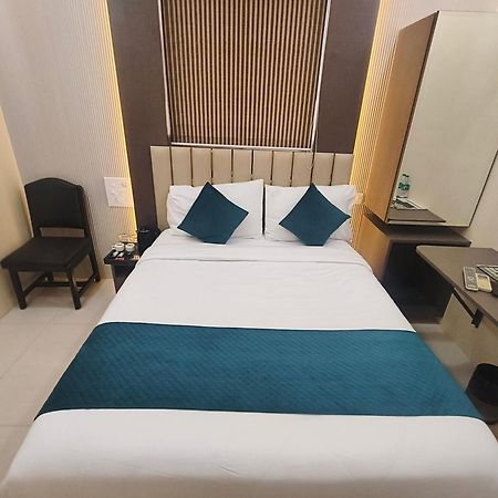 Hotel Triton - Near Us Embassy - Hotel In Sion Mumbai Eksteriør bilde