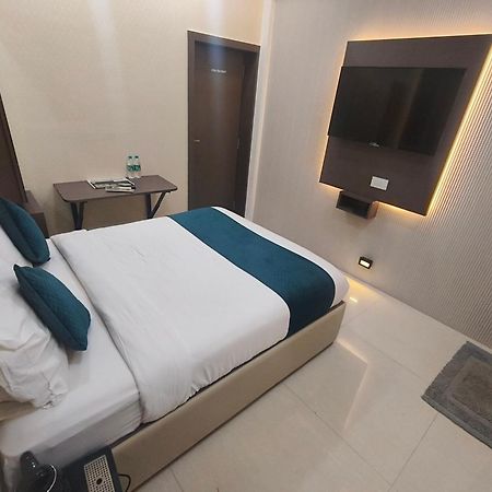 Hotel Triton - Near Us Embassy - Hotel In Sion Mumbai Eksteriør bilde