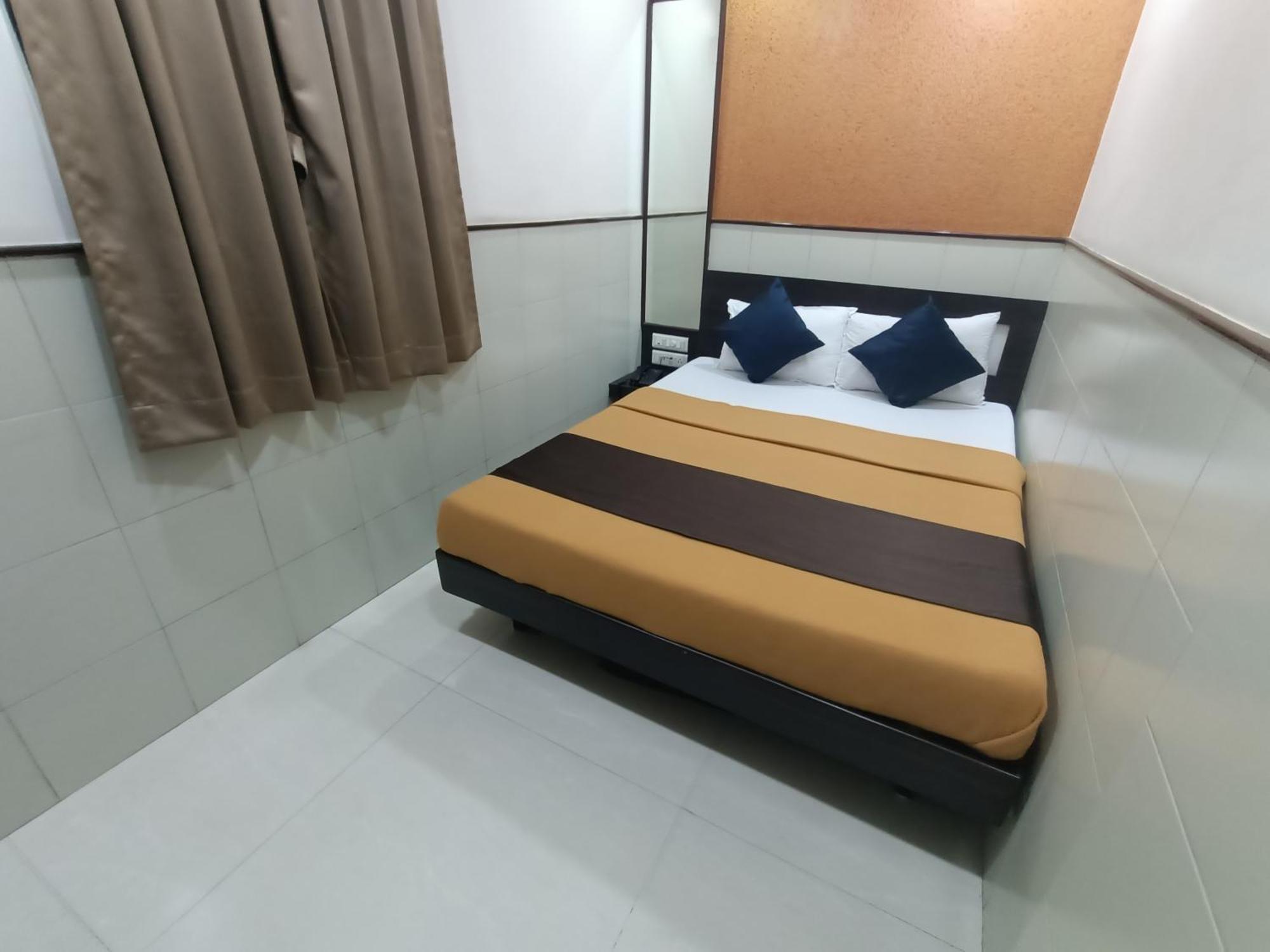 Hotel Triton - Near Us Embassy - Hotel In Sion Mumbai Eksteriør bilde