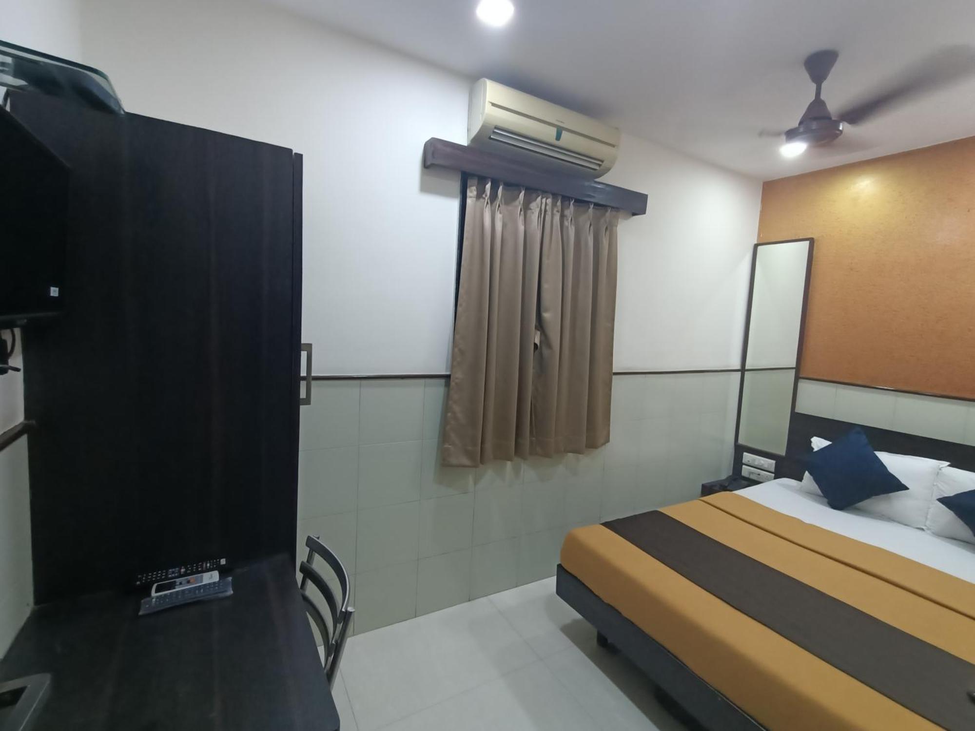 Hotel Triton - Near Us Embassy - Hotel In Sion Mumbai Eksteriør bilde
