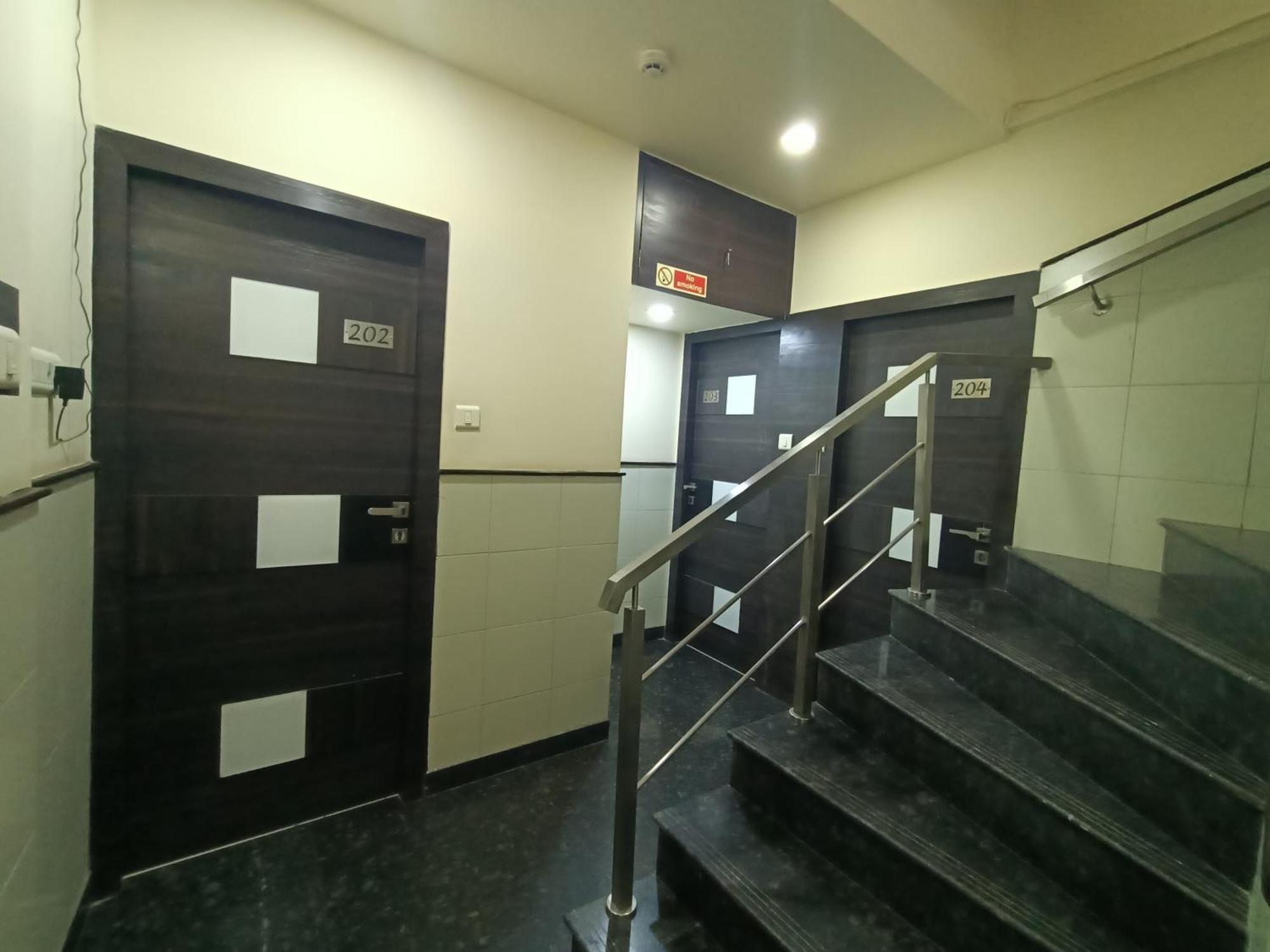 Hotel Triton - Near Us Embassy - Hotel In Sion Mumbai Eksteriør bilde