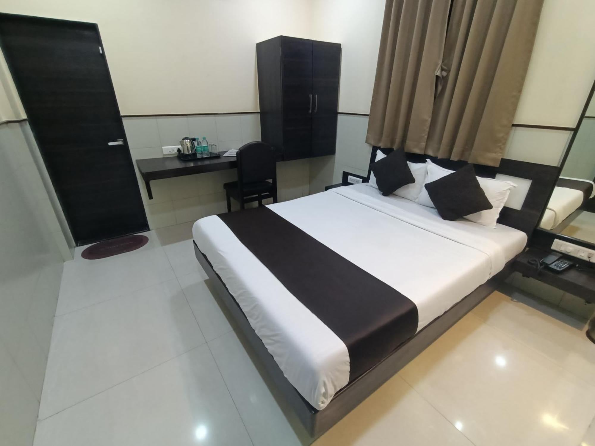 Hotel Triton - Near Us Embassy - Hotel In Sion Mumbai Eksteriør bilde