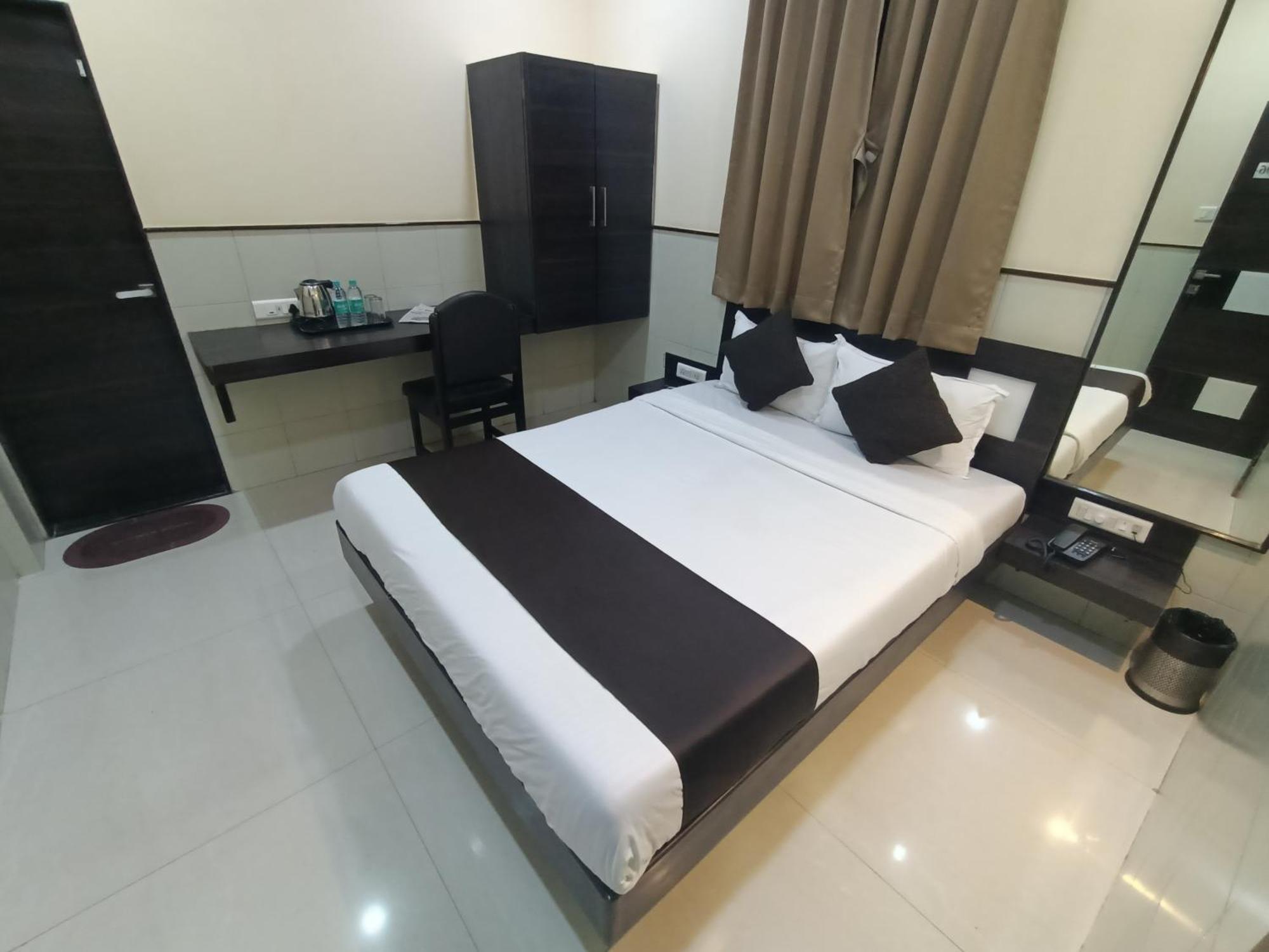 Hotel Triton - Near Us Embassy - Hotel In Sion Mumbai Eksteriør bilde