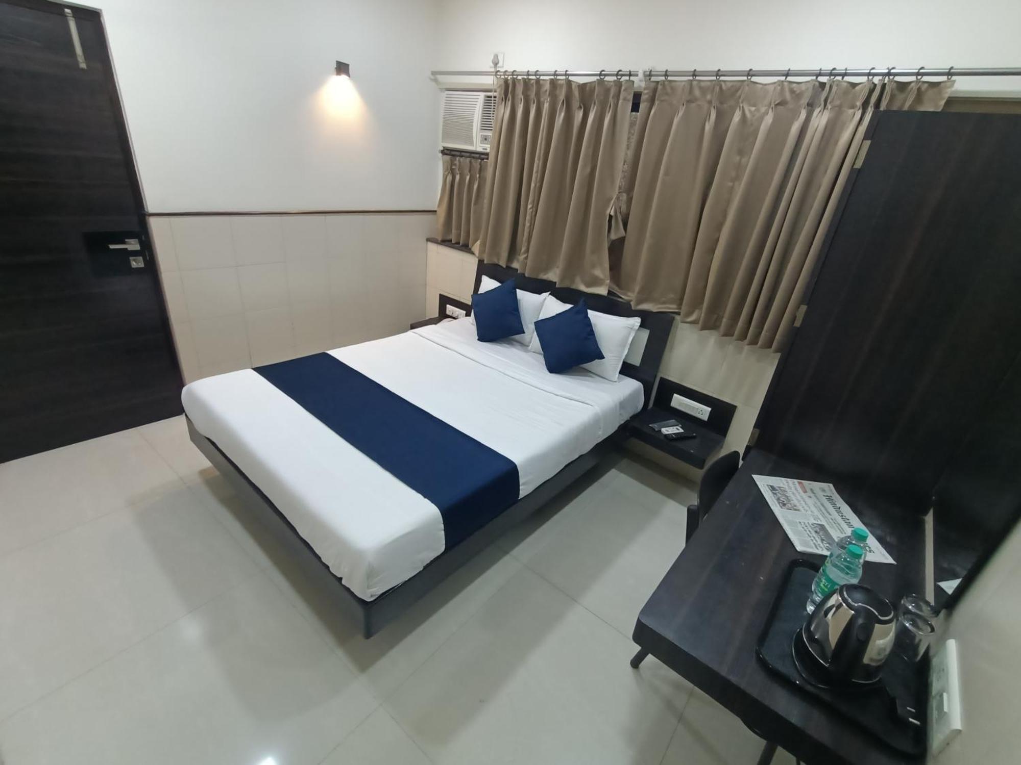Hotel Triton - Near Us Embassy - Hotel In Sion Mumbai Eksteriør bilde