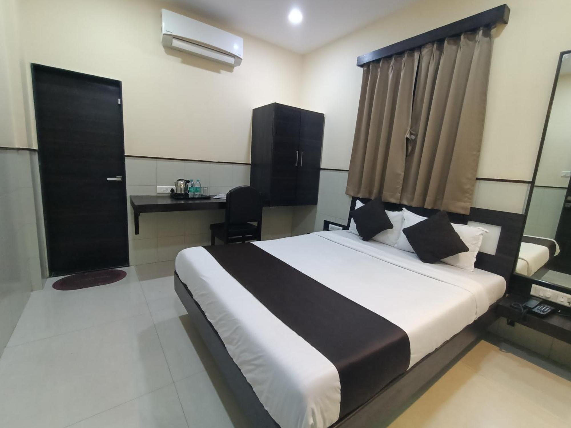 Hotel Triton - Near Us Embassy - Hotel In Sion Mumbai Eksteriør bilde
