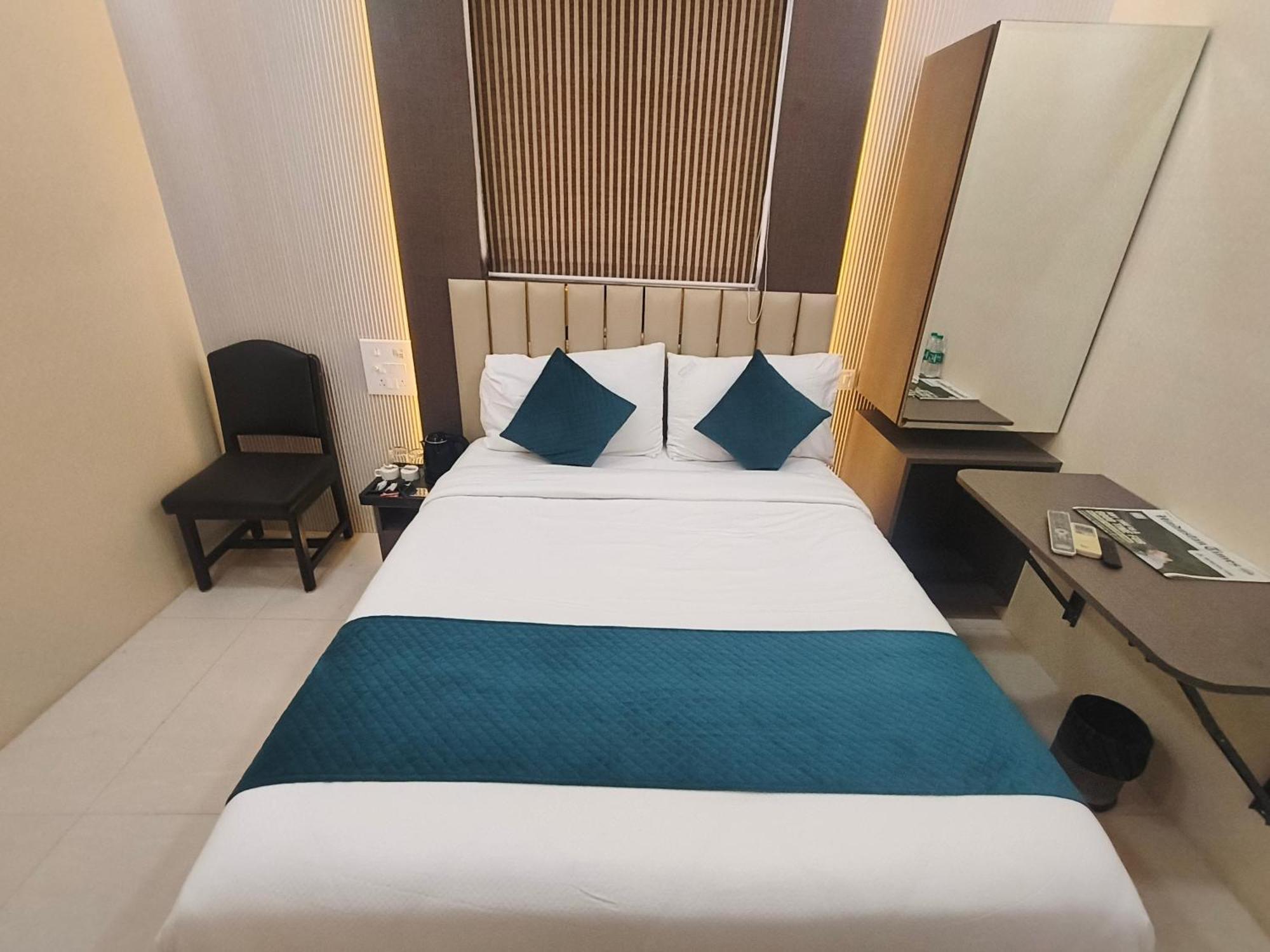 Hotel Triton - Near Us Embassy - Hotel In Sion Mumbai Eksteriør bilde