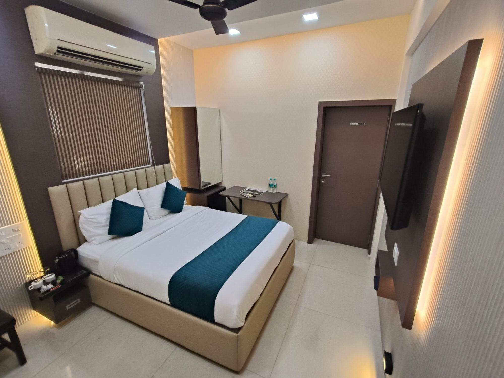 Hotel Triton - Near Us Embassy - Hotel In Sion Mumbai Eksteriør bilde